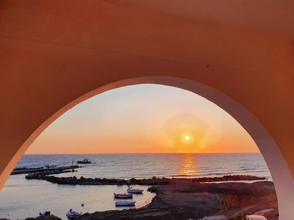 Rodothea And Adams On The Beach, Santorini Monolithos  Exterior photo